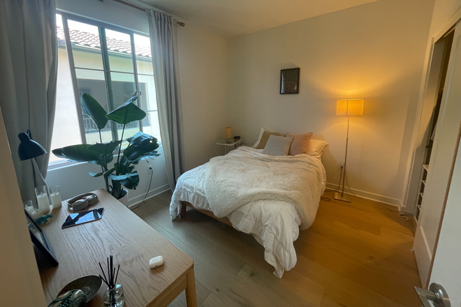 Bedroom - Summer sublet: room + loft in shared townhome in university hills