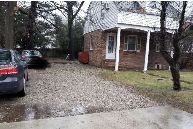 Lots of parking - Hamilton House - few short blocks to Hofstra- NEW OWNERS---LOCATION ,LOCATION , LOCATION!!