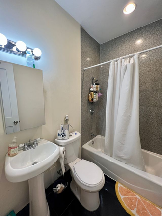 Bathroom - Spacious 5 Bed 2 Bath on Cortes St Apartments