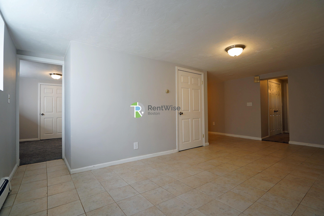 1 - SEPT 2026-Fantastic garden level 3 bed 2 bath! NO FEE!