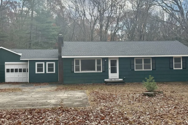 Exterior - Large 6 bedroom, 3 full bath, 2 full kitchen House