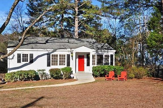 Front of home - Woodland Hills home for rent, pet-friendly!