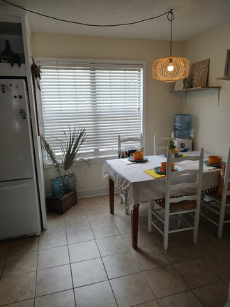 Eating Nook - Cute Townhouse Located 12 Minutes to MUSC and 8 Minutes From Folly Beach