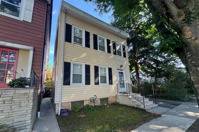 Exterior - Convenient 3 Bedroom Single Family on Green St. House