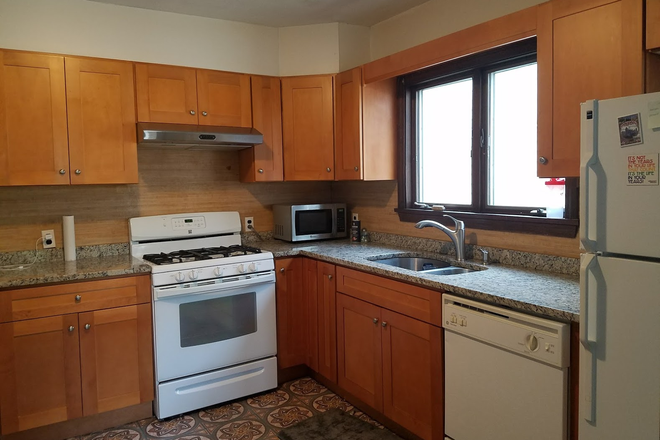 Kitchen - Bright and spacious bedroom for rent, near campus with all amenities Apartments