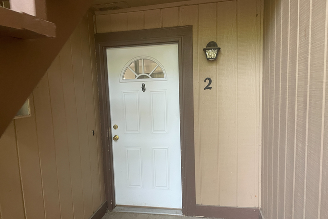 2 - AVAILABLE 8/5: 3560 Arthur Ct #2 Apartments