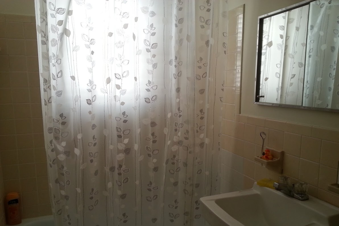 Bath room - NEAR UCONN LAW _ FULLY FURNISHED Condo