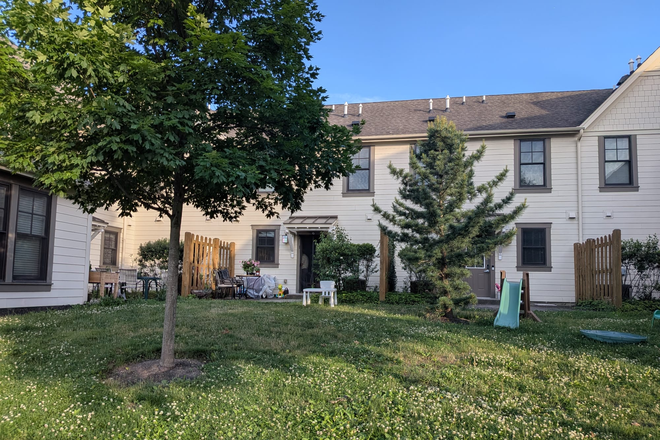 Exterior vies - Summer sublet:Furnished 2BR thome-East Merwick Ct-Princeton
