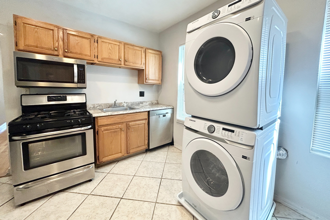 Kitchen - 18 Eastman St., #2, Boston, MA 02125 (Dorchester)