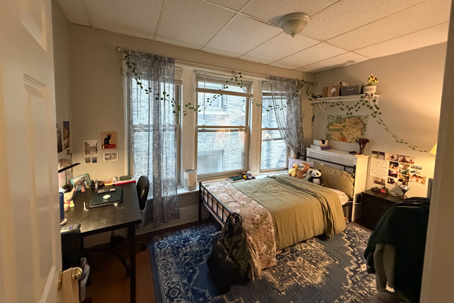 Fully furnished Bedroom with bay window - Summer Sublet - June to August, Fully Furnished & Discounted June Rent