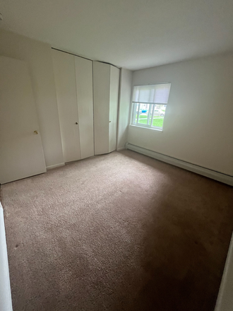 Private Bedroom - Rolling Green Apartments