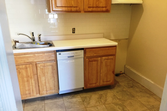 Kitchen - Comm Ave 1 Bed Kenmore Sq