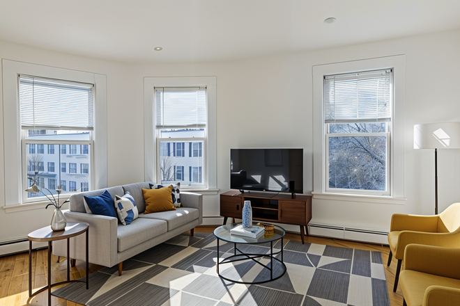 . - **NO BROKERS FEE!!** Amazing 2 Bed / 1.5 Bath w/ LAUNDRY IN UNIT! Avail. 9/1/26!!