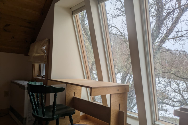 Studio Apartment, desk with view 1 - Small Studio Apartment on working Farm in Tunbridge