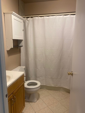 Bathroom - Bright sunny 2 BR with parking, laundry and central AIR Duplex