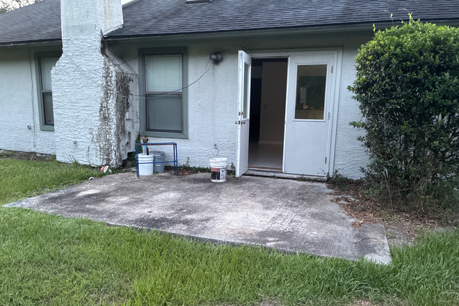backyard patio - 3 bedroom 2 bathroom house