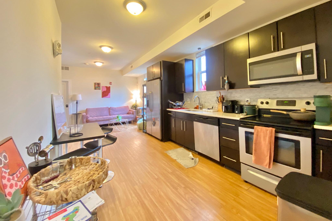 kitchen - 1620 W Jefferson St #2