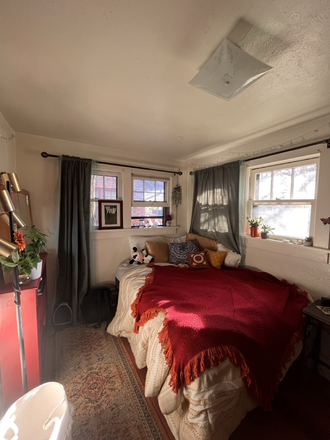 Bedroom for rent! - House close to campus!