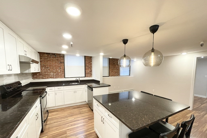 . - Completely renovated 4 bedrooms/2 bedrooms apartment in Fenway