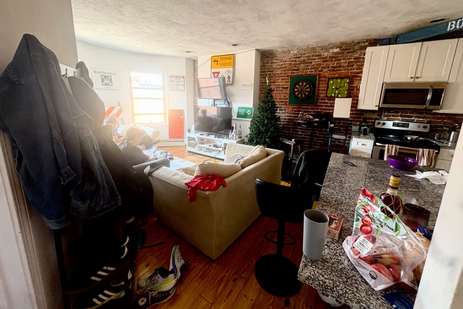 610 - spacious 4 bedroom 5 minutes from Campus !