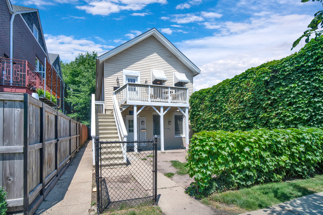 Outside Street View - 4 Month Sublet - Foster St (Next to Train Station, Deli, Close to Campus)