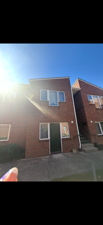 Outside - Off-Campus Apartment on Franklin in Carrboro!