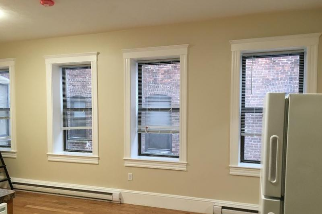 Living - 4 BD 2 BA Mission Hill No Brokers Fee!!!!!! Apartments