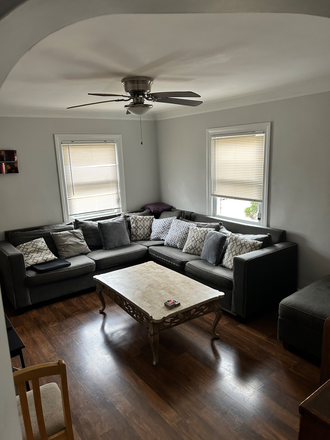 - 6 bedroom house 2 minute walk to school