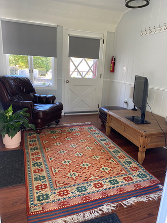 Tenet has shared use of breezeway - ALL-Inclusive Private / Furnished 2nd-Floor Study Suite for Medical Students House