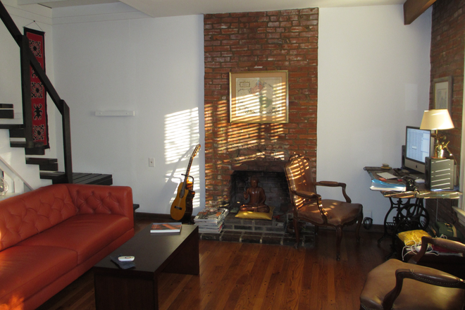Main floor, decorative fireplace - 4611 McPherson Ave, Apt 2S