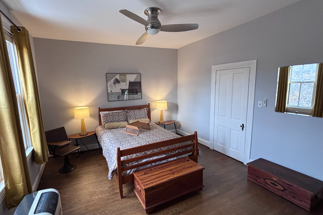 bedroom - Beautiful, fully furnished room and private bathroom in a peaceful townhouse