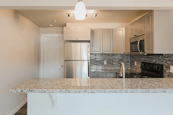 Kitchen - 4 BED 4 BATH (LOOKING FOR 1 ROOMMATE)