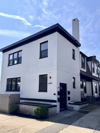 front exterior - Short term rental 3 bed 1 bath walk to campus Apartments
