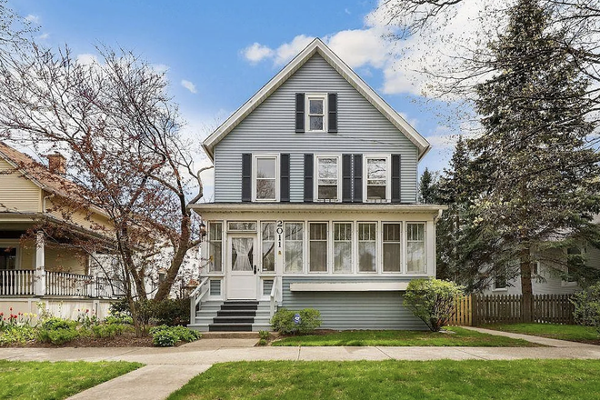 Front of house (includes screened front porch) - Fall 2026 Sublet -- 2011 Pratt -- ~8 Min From Campus! Duplex