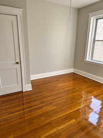 x - Comm Ave 2 Bed Allston Apartments