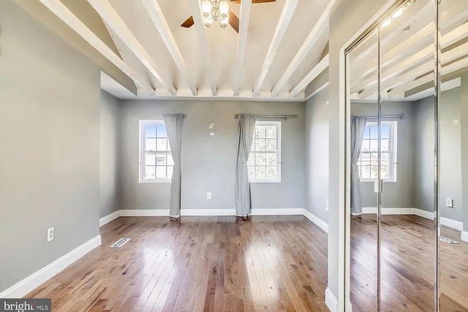 Bedroom (paint has been redone!) - Room for rent close to JHH