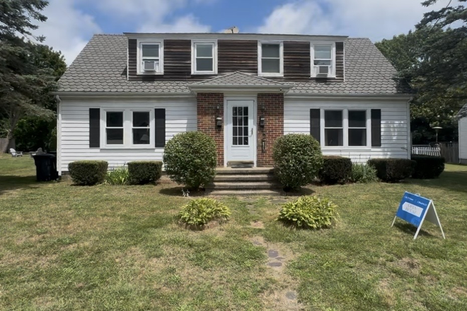 Front - 2 bedroom with basement in NK Duplex
