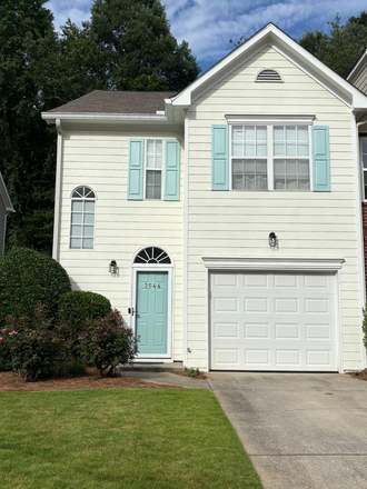 Front of the house in the summer - 15 min to Emory Hospital, Emory Campus & CDC Furnished 1 BR & Private full bath - utilities included