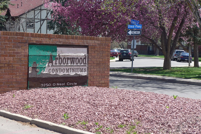 2 - Fabulous Top Floor, Pet-Friendly 1 Bedroom Apartment! Available August 5th!