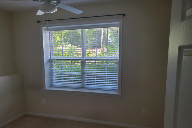 Bedroom - Single Family Home close to Campus