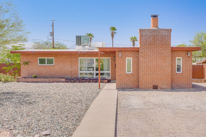 Outside Street View - 3 Bedroom Home Close to Campus