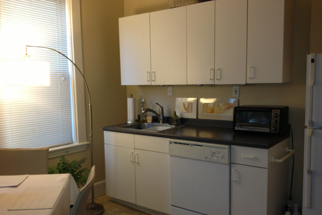 Kitchen Table Chairs - Fully Furnished Room Close to MIT