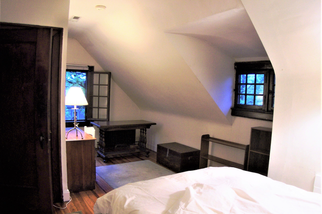 Your Bedroom - AUGUST 1 * GASLIGHT! CLIFTON! ** FURNISHED! ** ALL UTS + WIFI and MORE.. INCLUDED! ** CLEAN QUIET