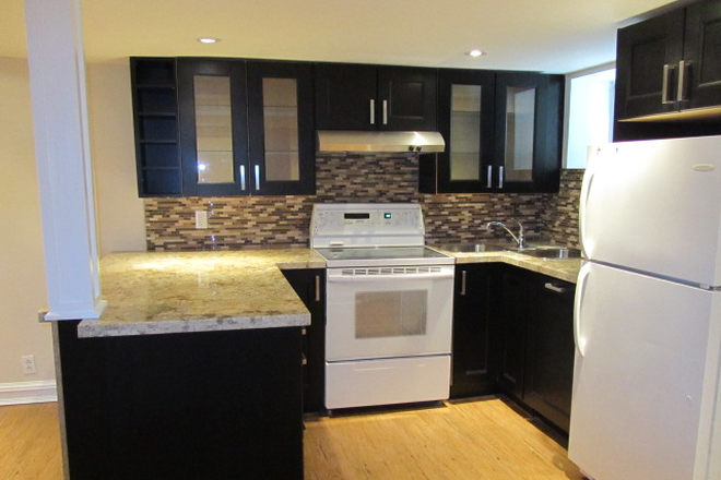 Kitchen - 1 Bedroom Near Dufferin Subway Station