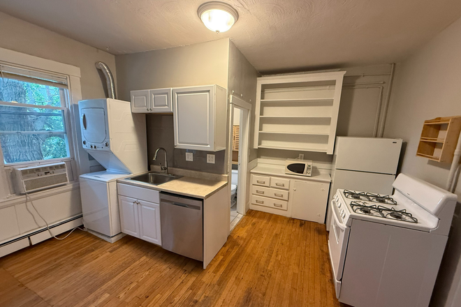 Kitchen - Bright 1 Bed No Broker Fee Heat And Hot Water Included