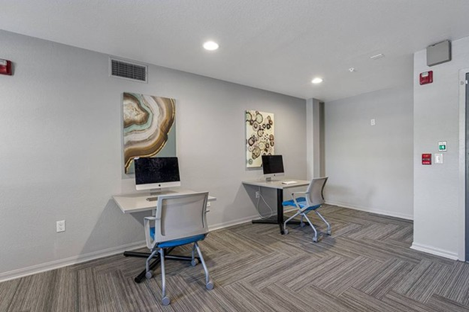 Computer Lab - Vue Tampa Student Housing