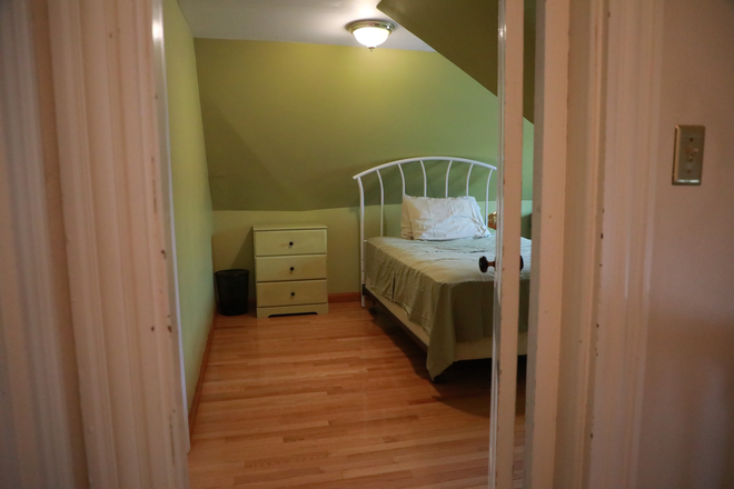 Bedroom - Ashmont/Peabody Square Efficiency Apartment Short Walk to Ashmont Station (Red Line)