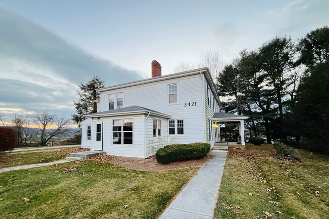 - 3BR/2.0BA