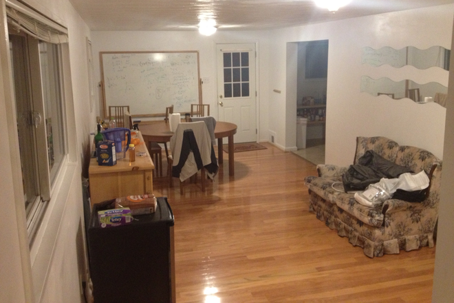 Family room - 4-bed, 2.5-bath home: New HVAC, updated appliances, rent incl. utilities & high-speed internet