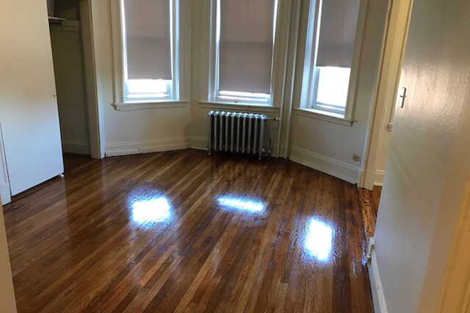 A - 3 BEDROOMS, GREAT PRICE Apartments